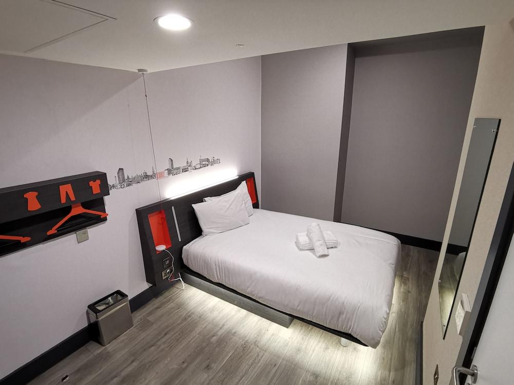 Easyhotel Отель