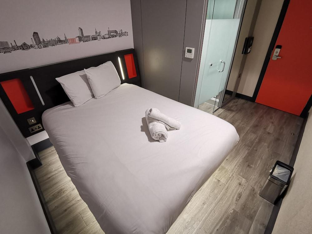 Hotel Easyhotel 3*