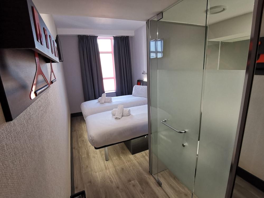 Easyhotel Hotel